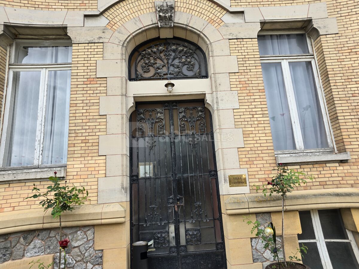 Villa : facade de l'entrée