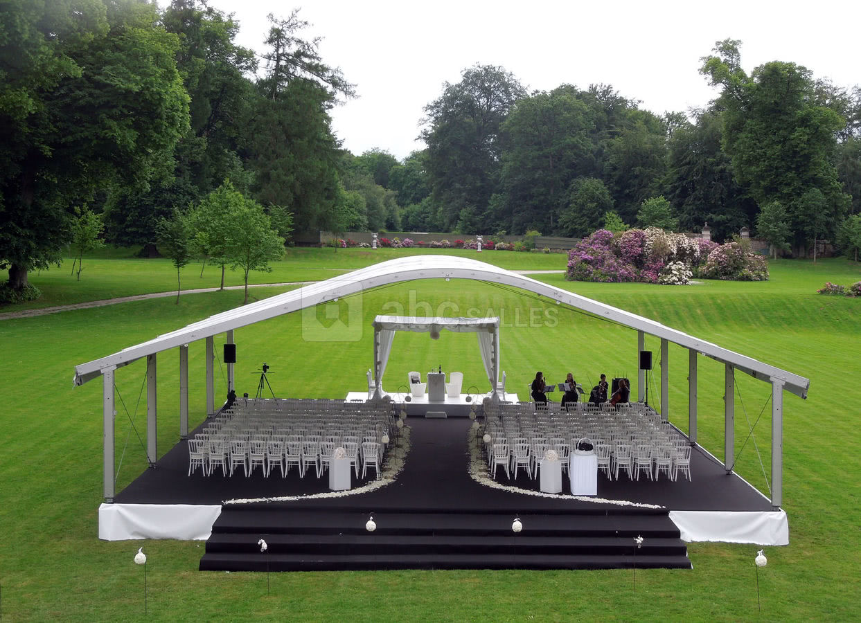 Cérémonie dans le parc