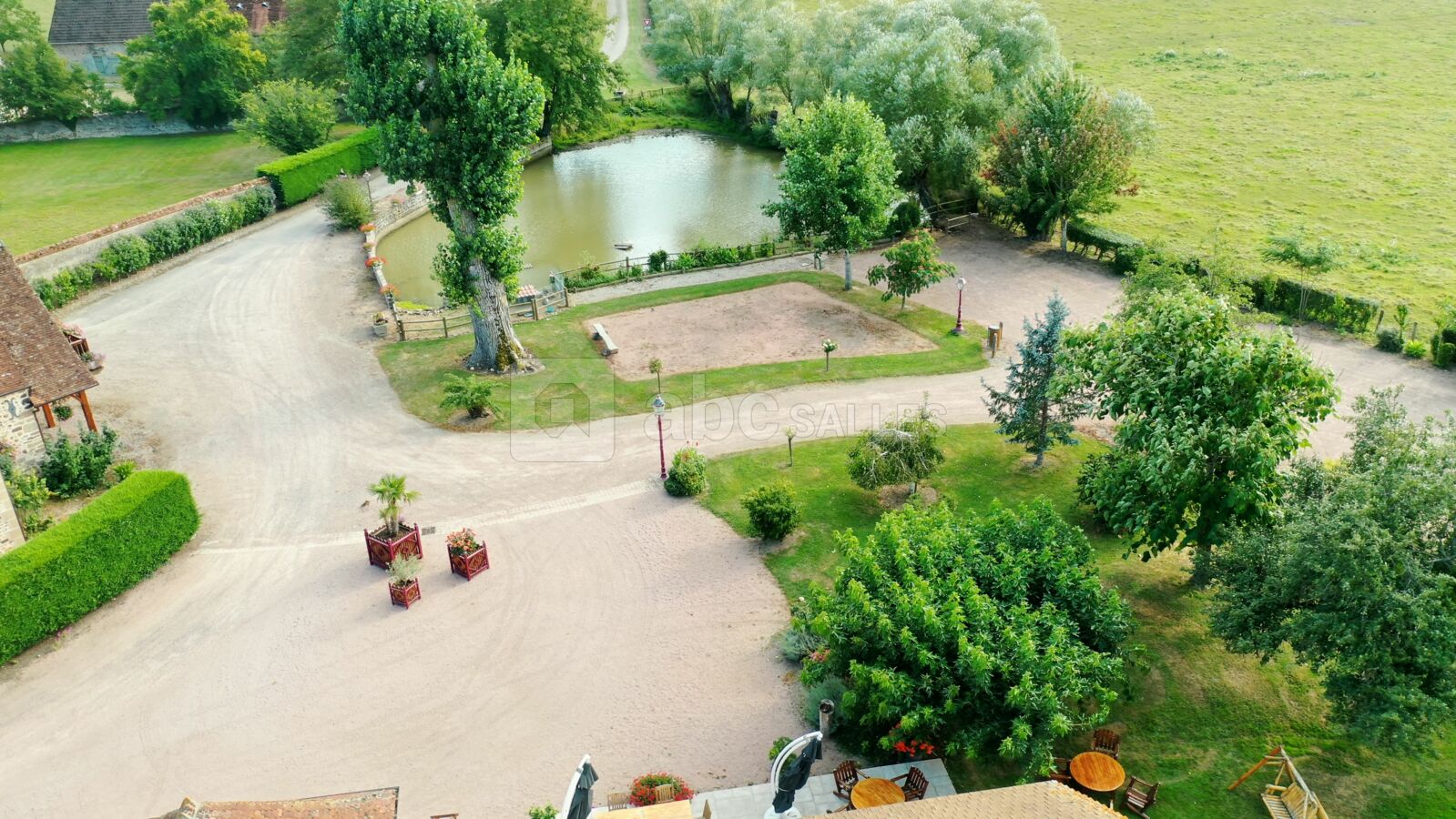 Vue aérienneparking, parc arboré
