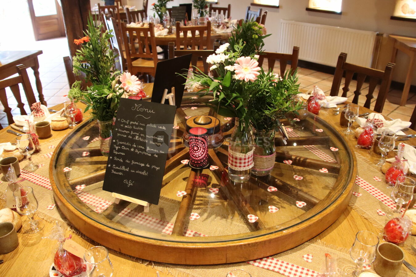 Grande table et son plateau tournant