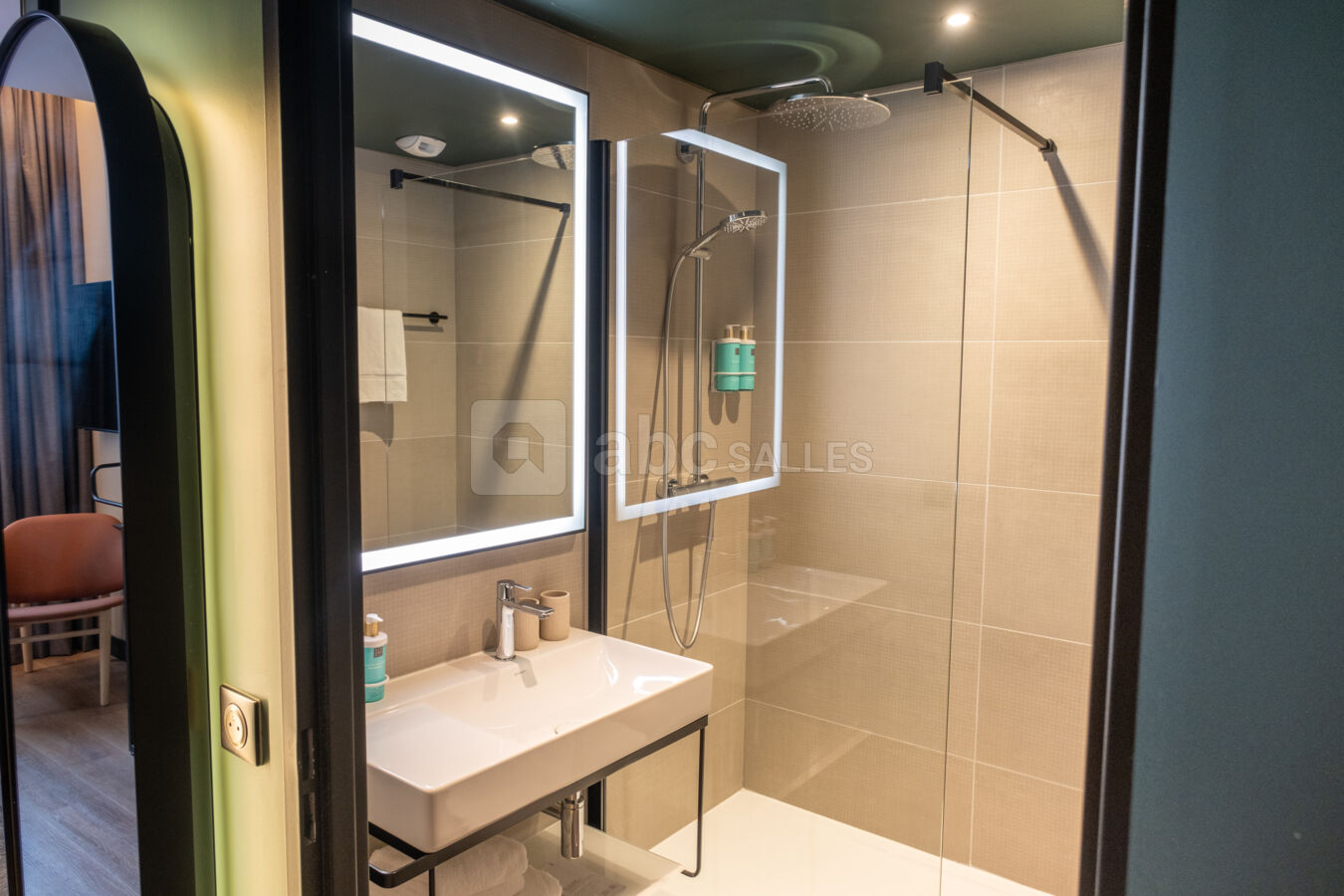 Salle de bain chambre Novotel