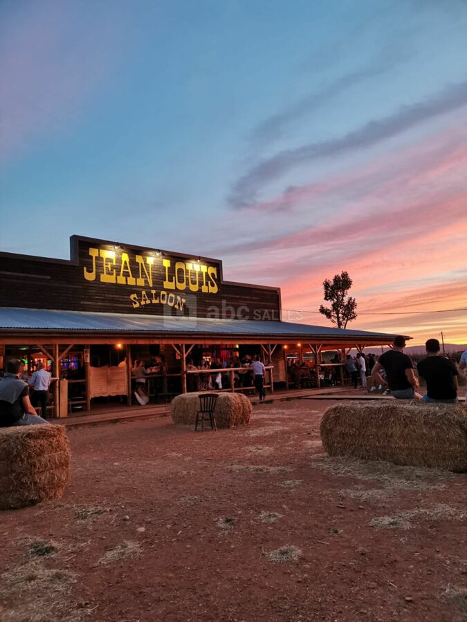 Jean Louis le Saloon