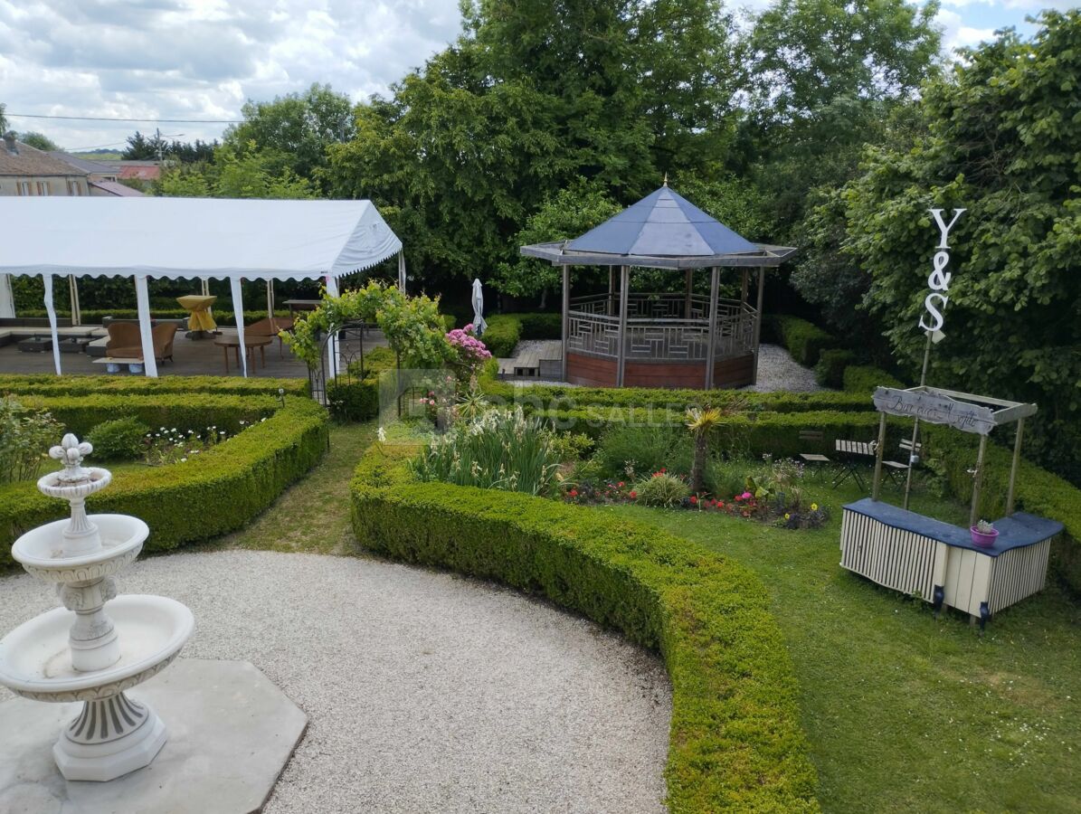 Vus du parc côté tente de réception