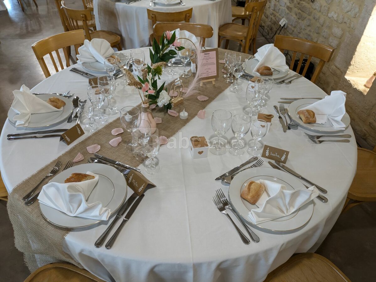 Table ronde et chaises thème champêtre