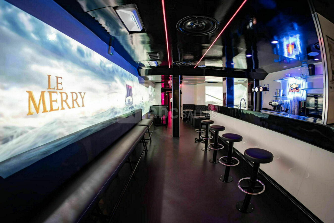 Entrée/ bar
