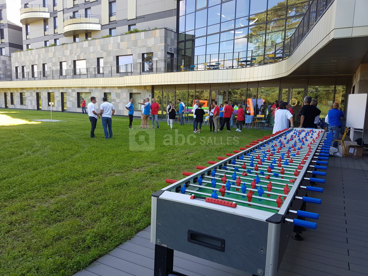 Baby foot géant