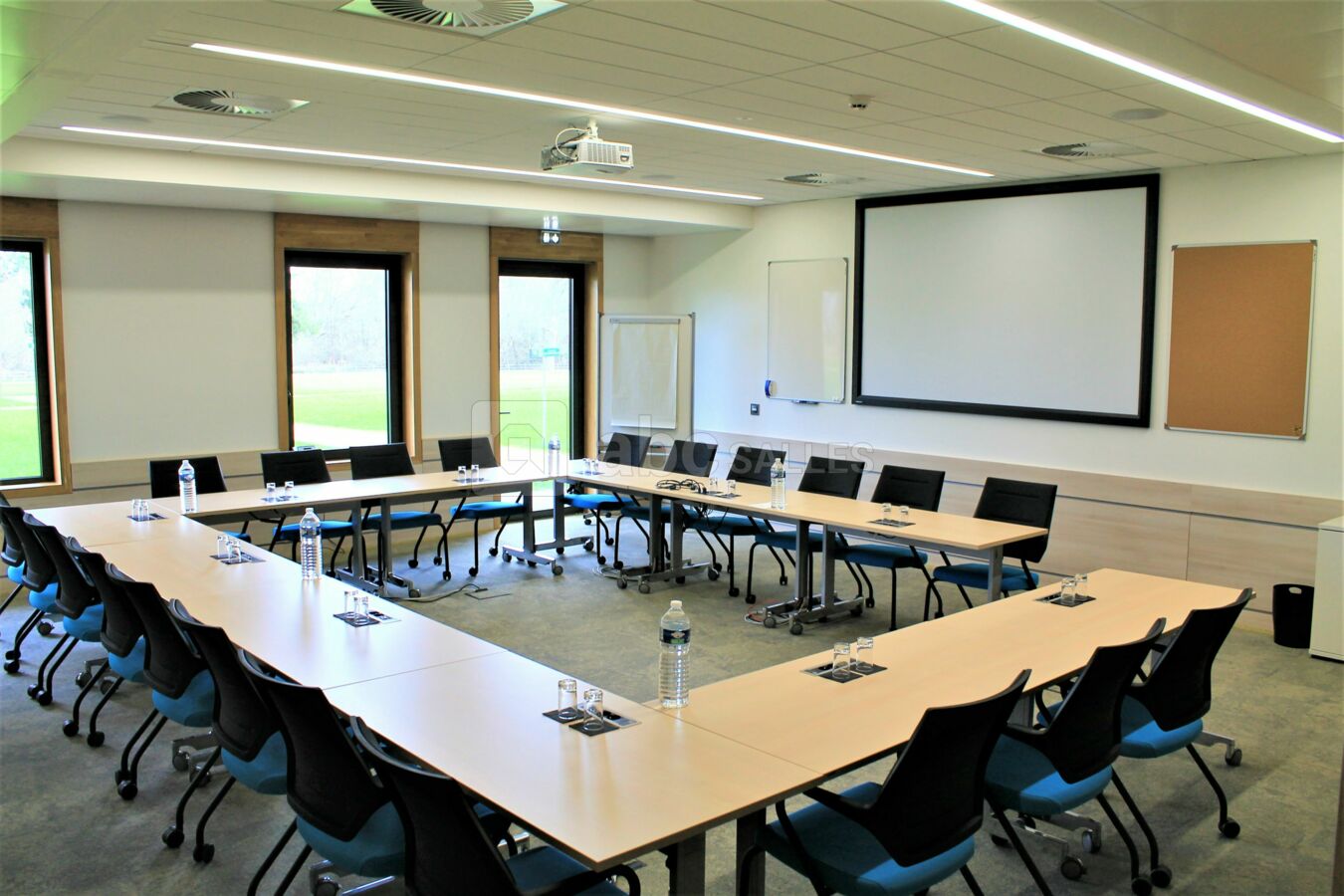 Salle de réunion format -U- de Maubreuil Séminaires à Nantes Carquefou 44