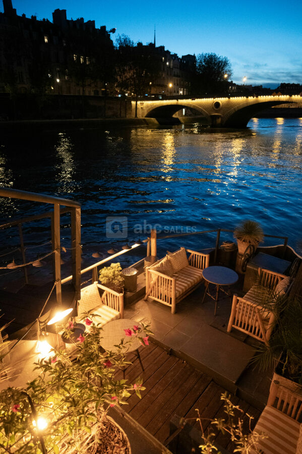 La petite terrasse de la salle de reception