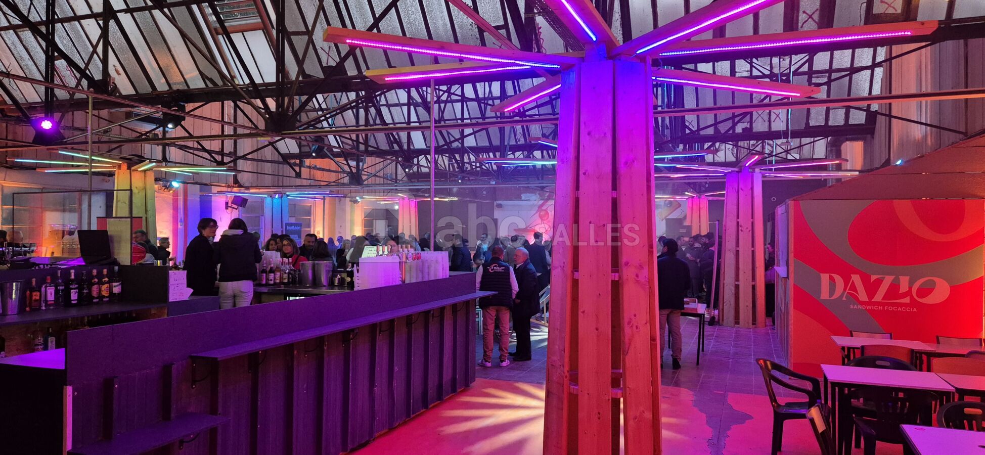 L'entrée et le bar