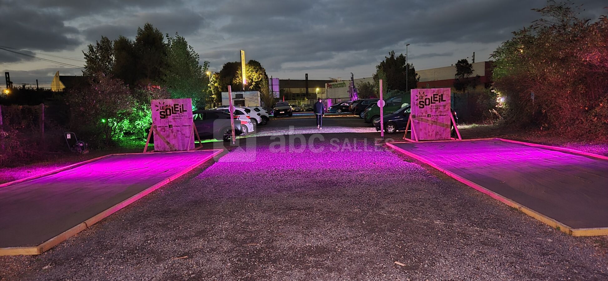 L'accès par le parking le soir