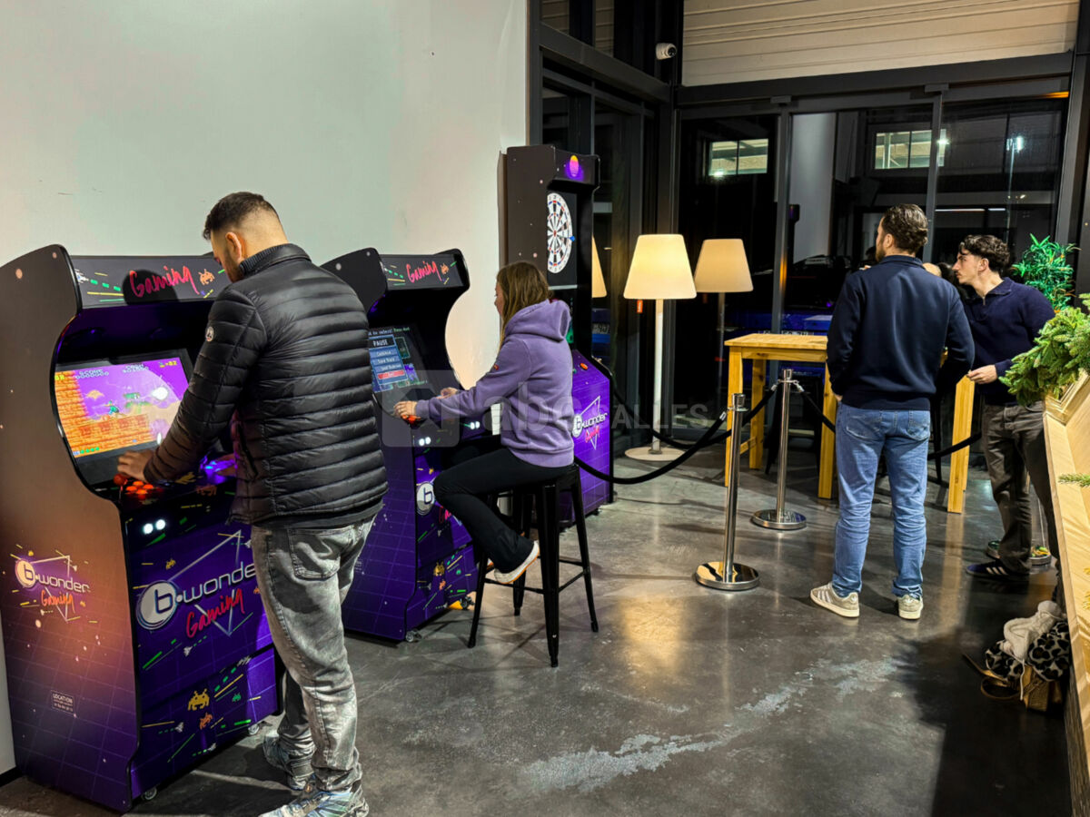 Bornes Arcade et fléchettes à disposition