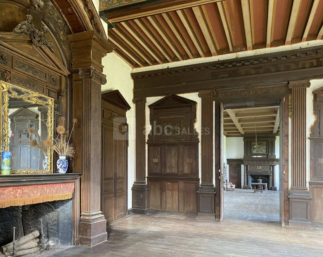 Salle avec piano