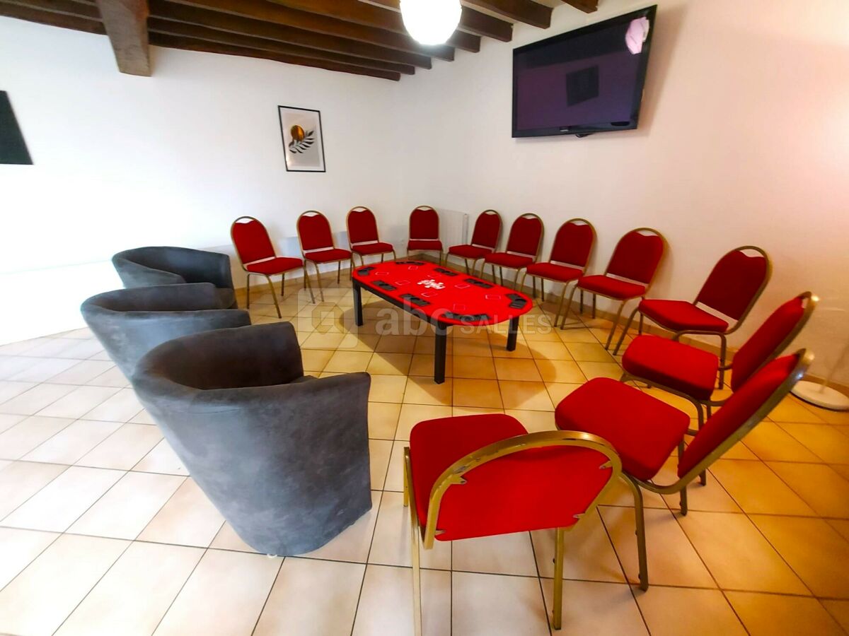Espace poker dans la salle de jeu