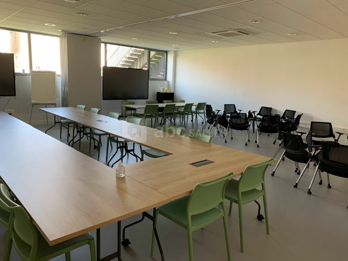 Salle Electron Libre de La Base by CCI19 en version plénière + ateliers