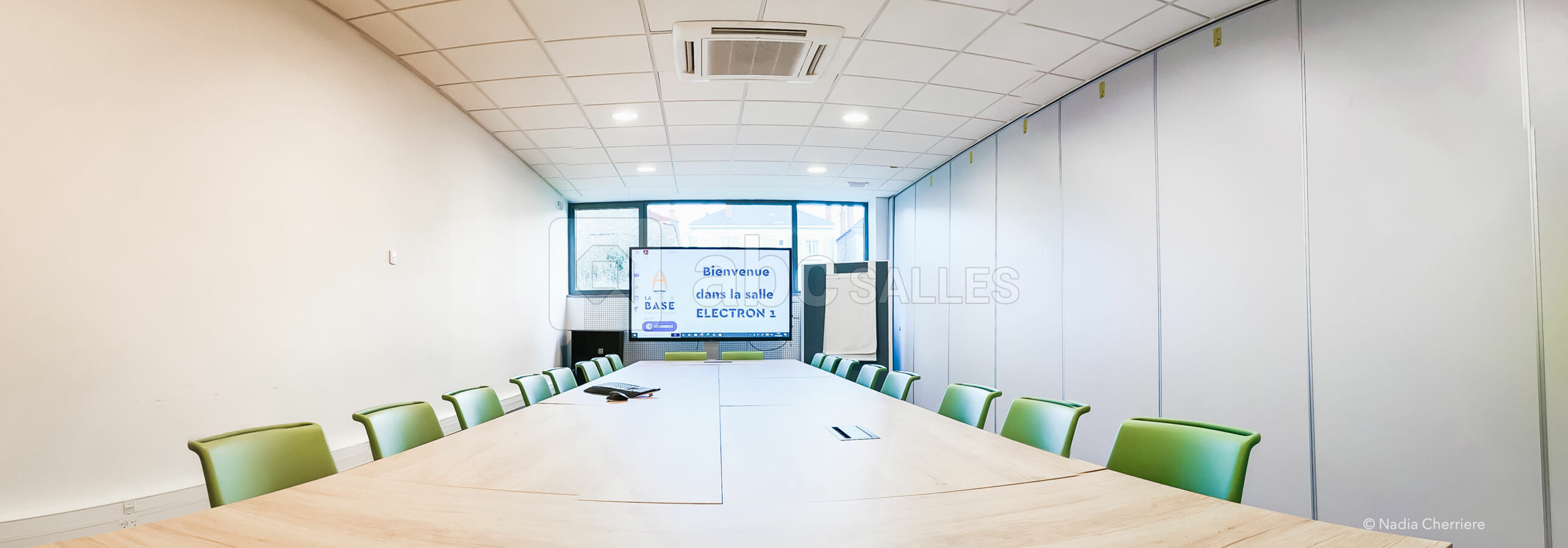 Salle Electron 1 de La Base by CCI19 en version "Réunion"