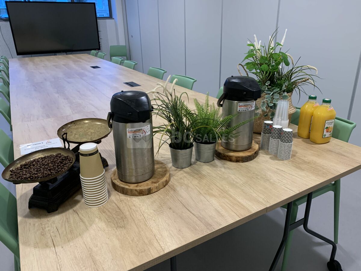 Salle Electron 1 de La Base by CCI19 en version "Petit déjeuner de travail"