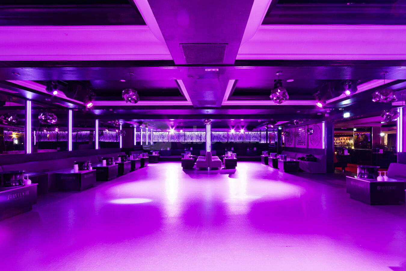 SALLE DE RECEPTION - AMBIANCE ROSE