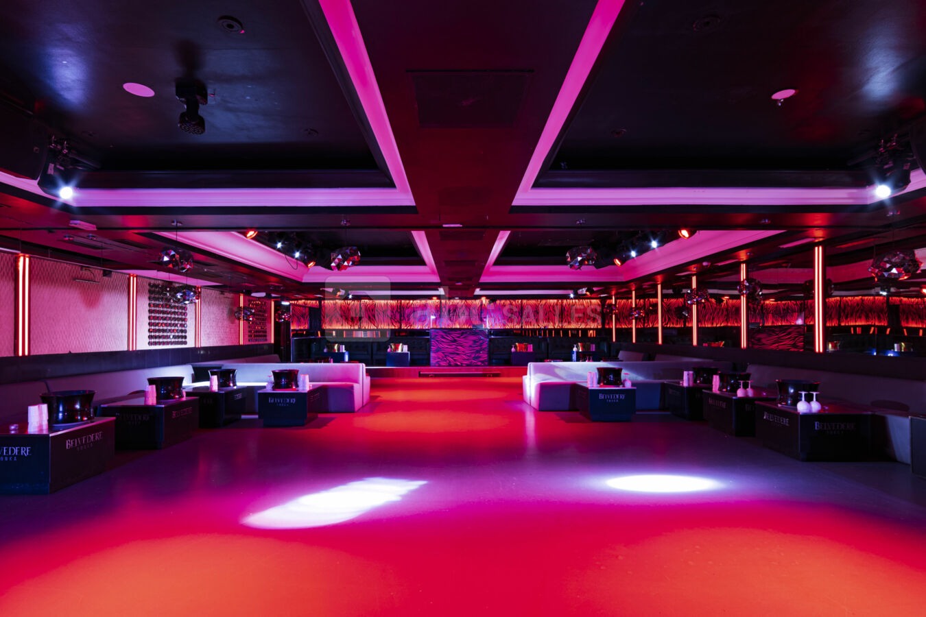 SALLE DE RECEPTION - TAMISE ROUGE