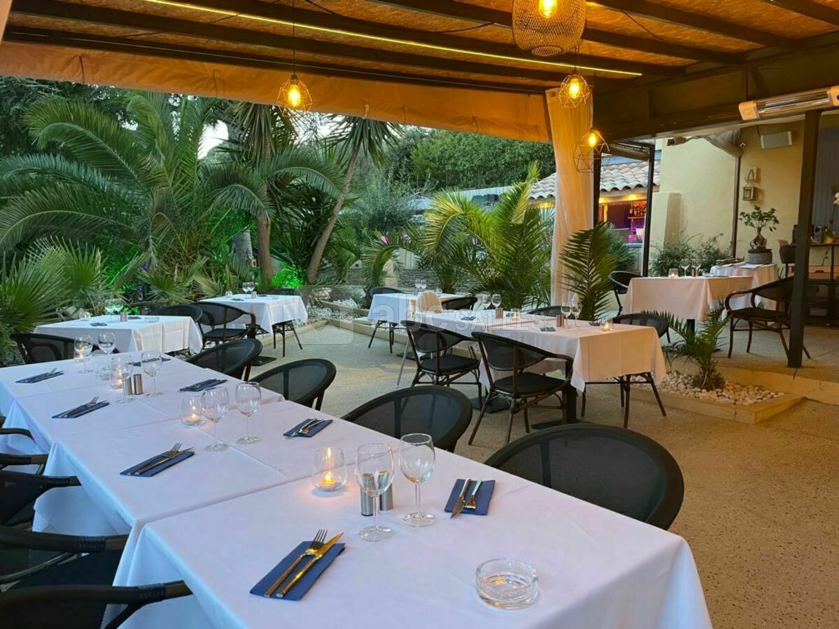 Salle extérieur couverte