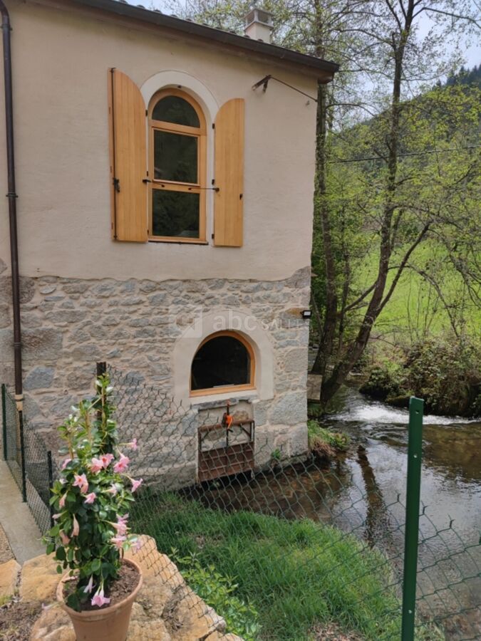 Le moulin dans la cascade