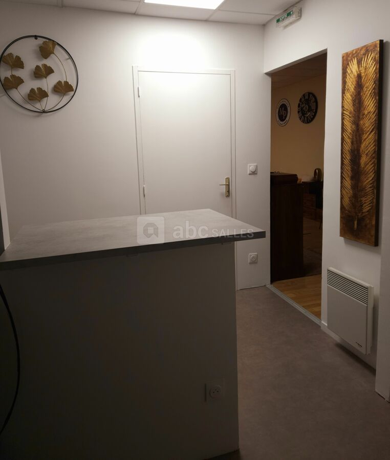 Espace vestiaire / bar niveau cuisine