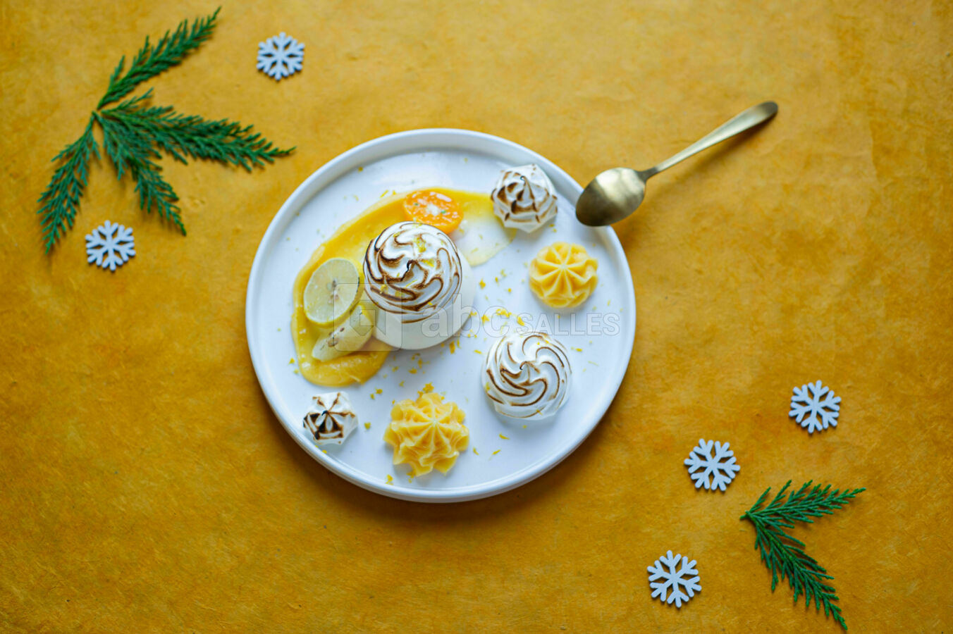 Comme une tarte sablée, pana cotta citron pavot, meringue sanguine