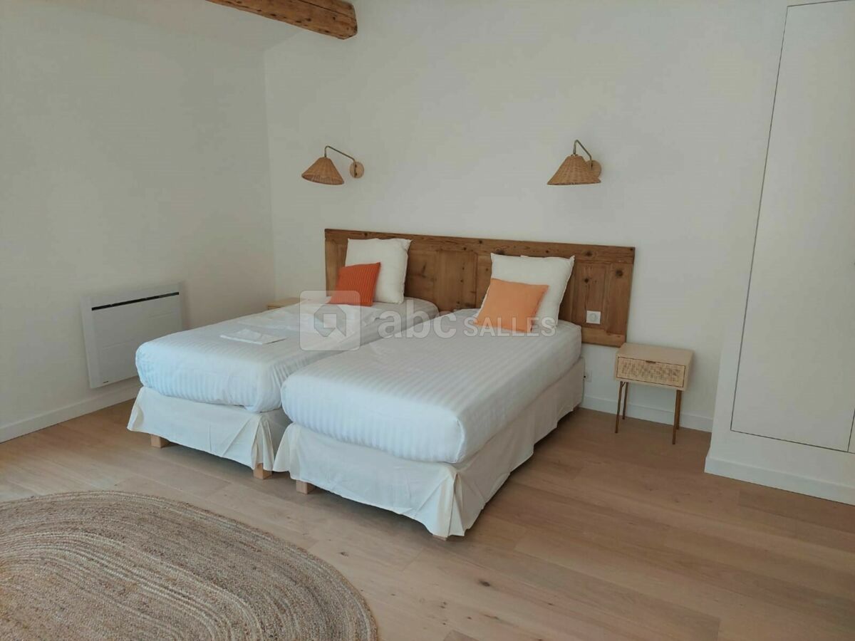 Possibilité de logement sur place Chambre double  lits jumeaux 90cms