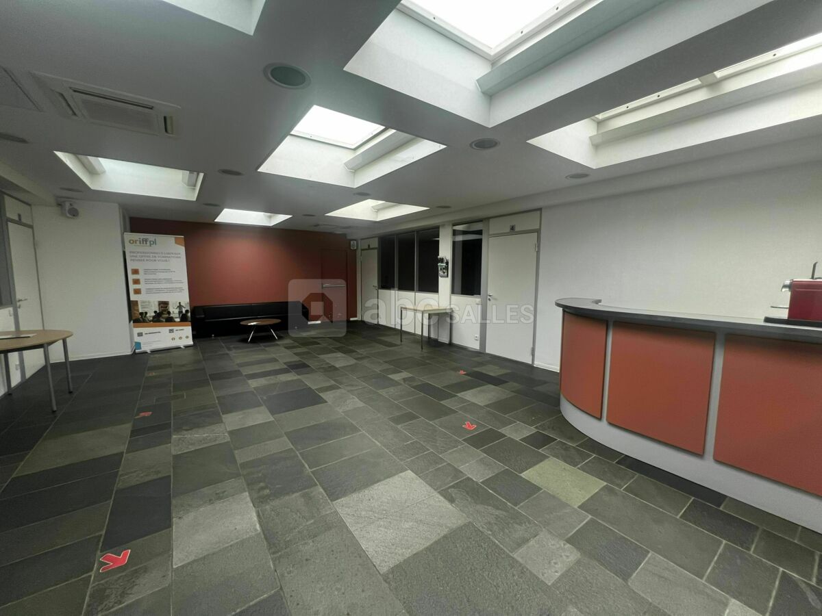 Espace accueil RDC (situé devant les salles)