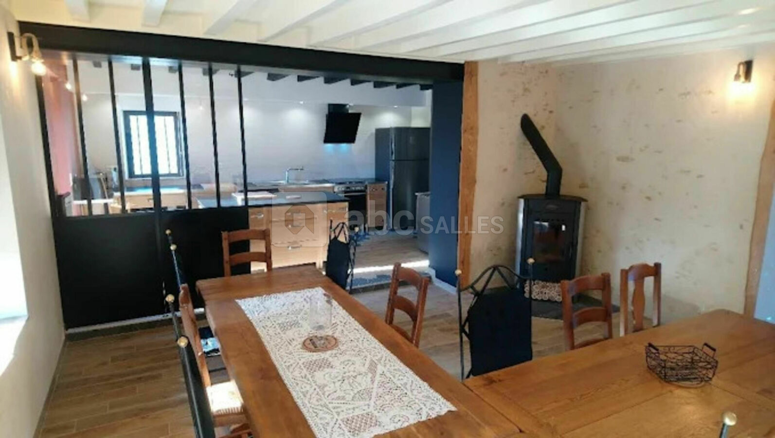 Salle de séjour et cuisine de l'hébergement