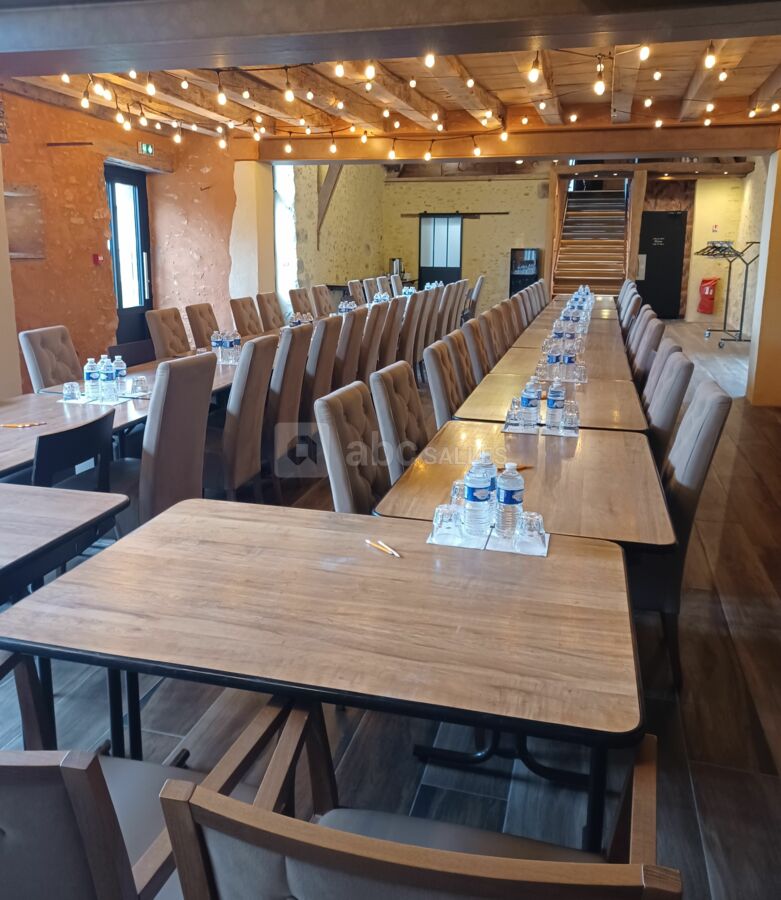 La Grange table en U pour 67 personnes