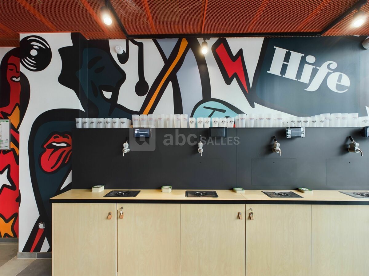 Mur à bières et cocktails