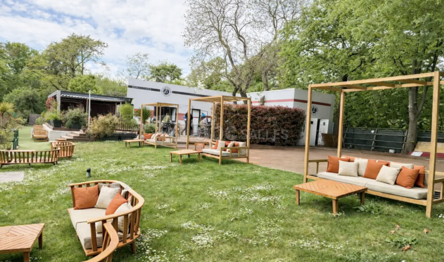 Espace Extérieur - Soirée Dansante