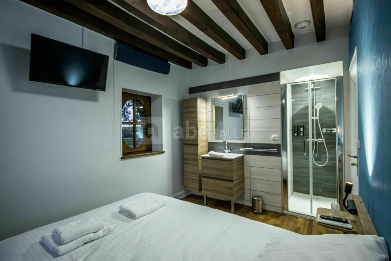 Les Douves - Chambre lit king size avec douche