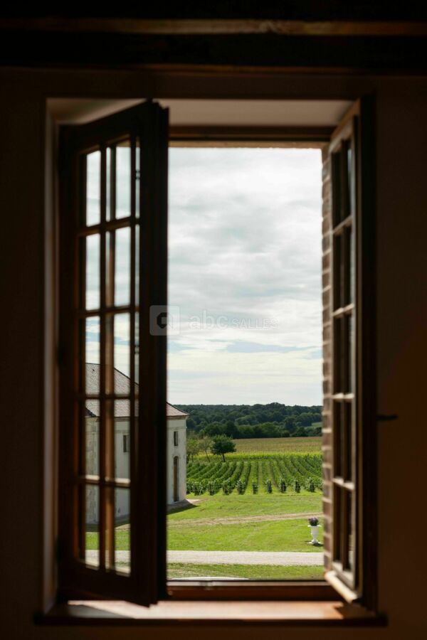 Les Douves - Vue sur le parc du Chateau