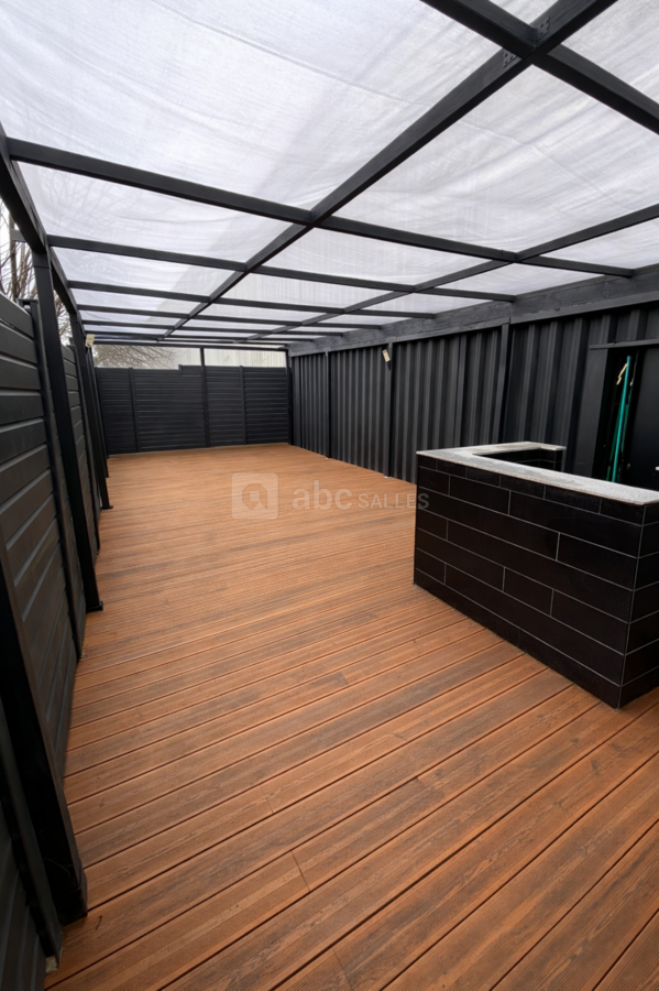 Terrasse extérieur en arrière salle