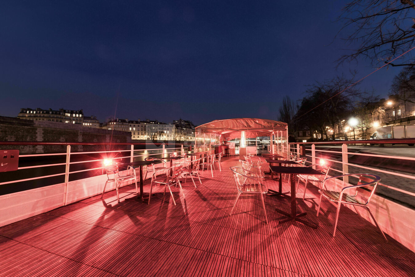 Terrasse avec mobilier