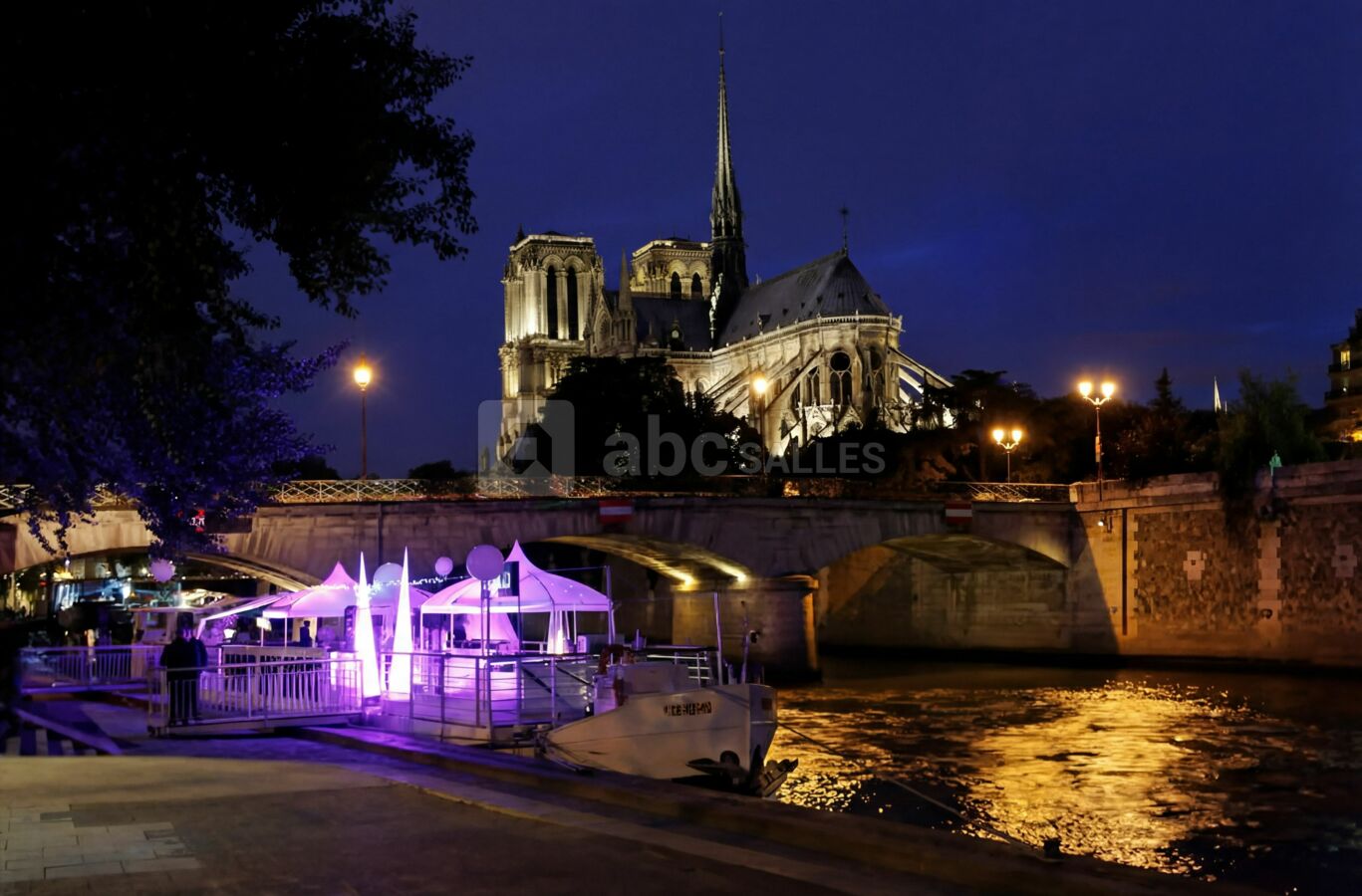 Péniche Henjo au Pied de Notre Dame