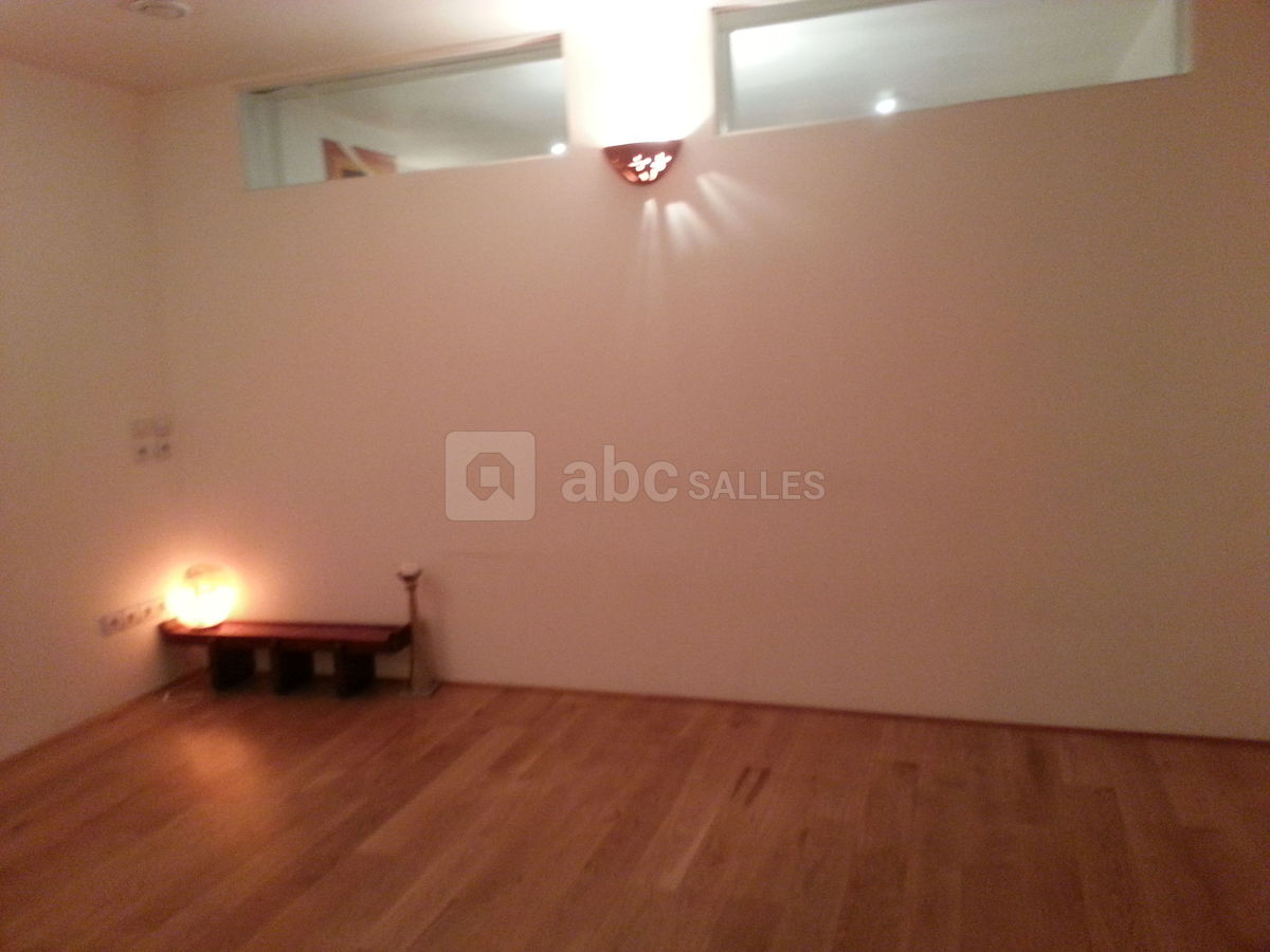 Salle 20 m2 (8 à 15 pers. selon travail proposé)