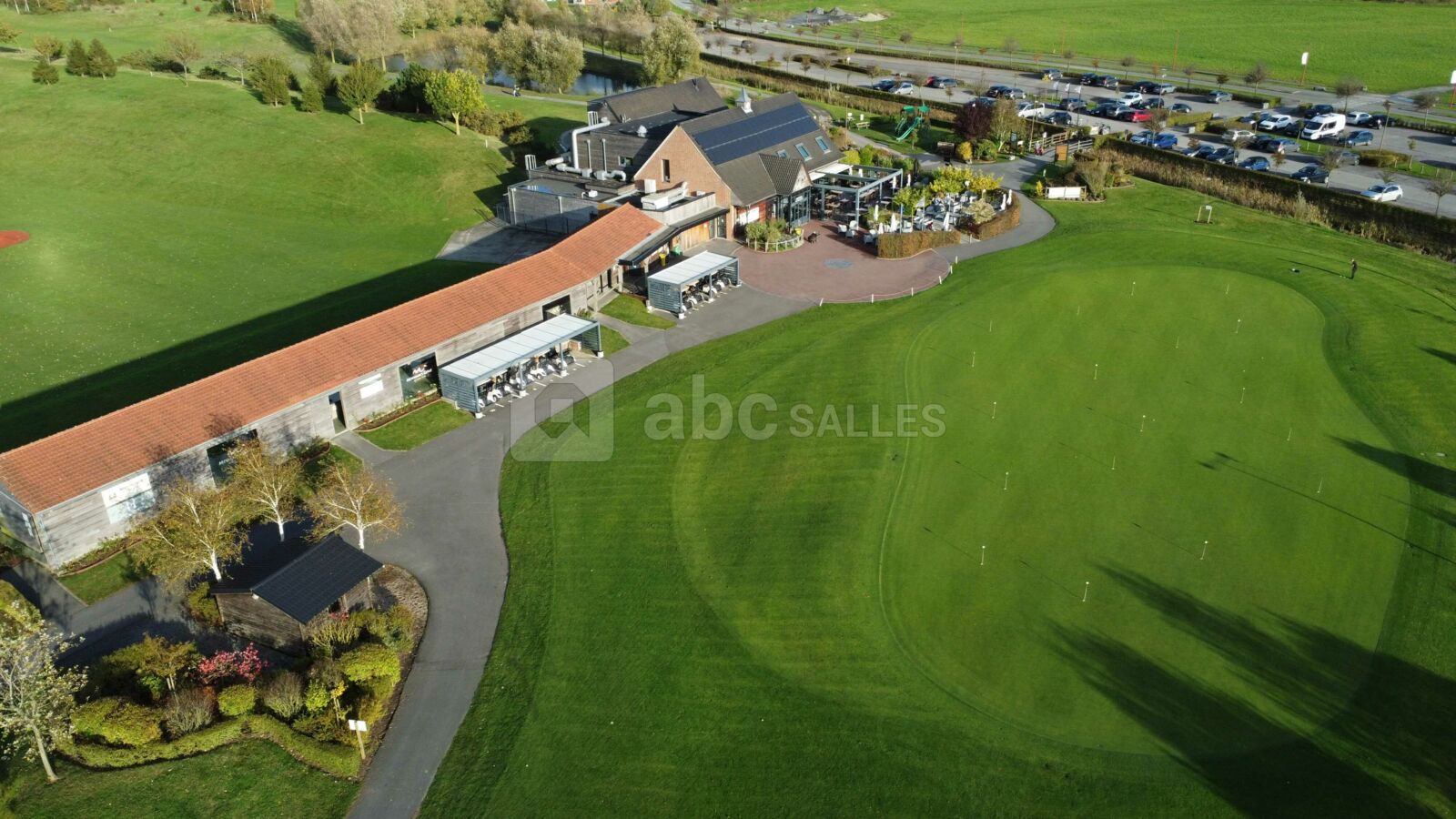 Le Club House et sont environnement