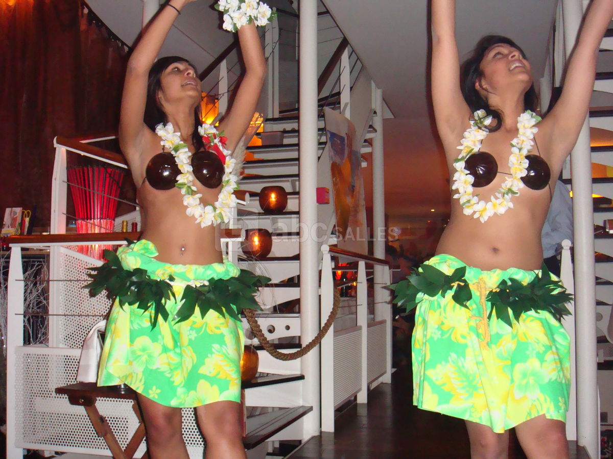 Danseuses tahitiennes