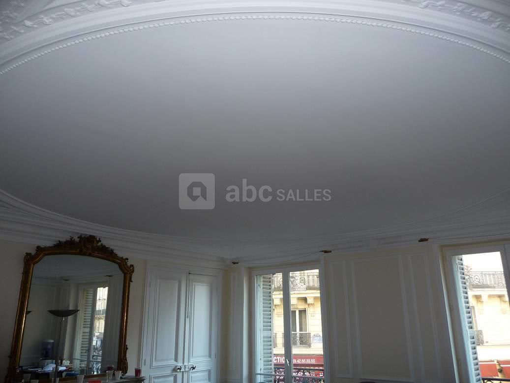 Plafond, moulures et cheminée !