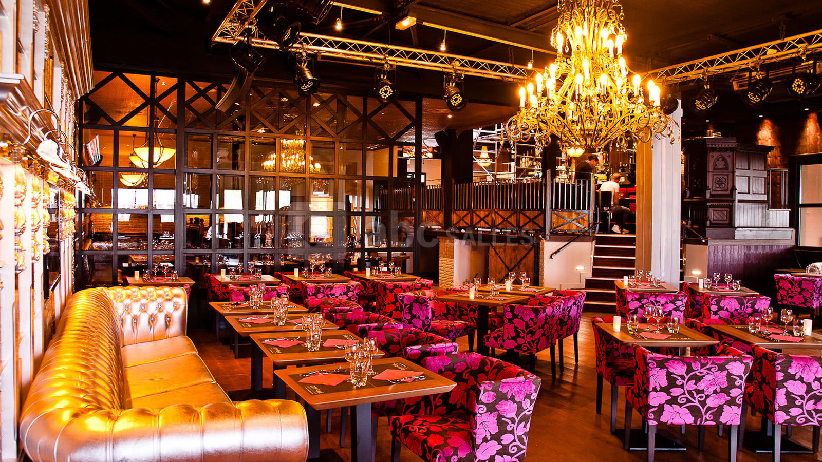 Le baroque avec vue sur le bar