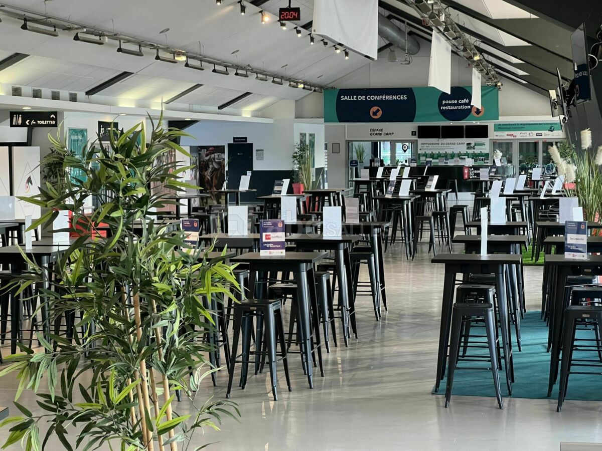 SALON DANS LE GRAND HALL