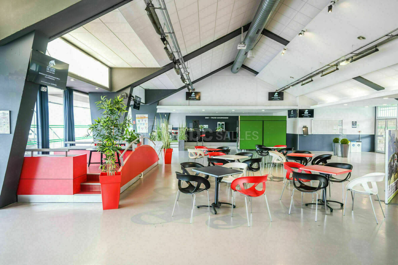 GRAND HALL HIPPODROME PARILLY