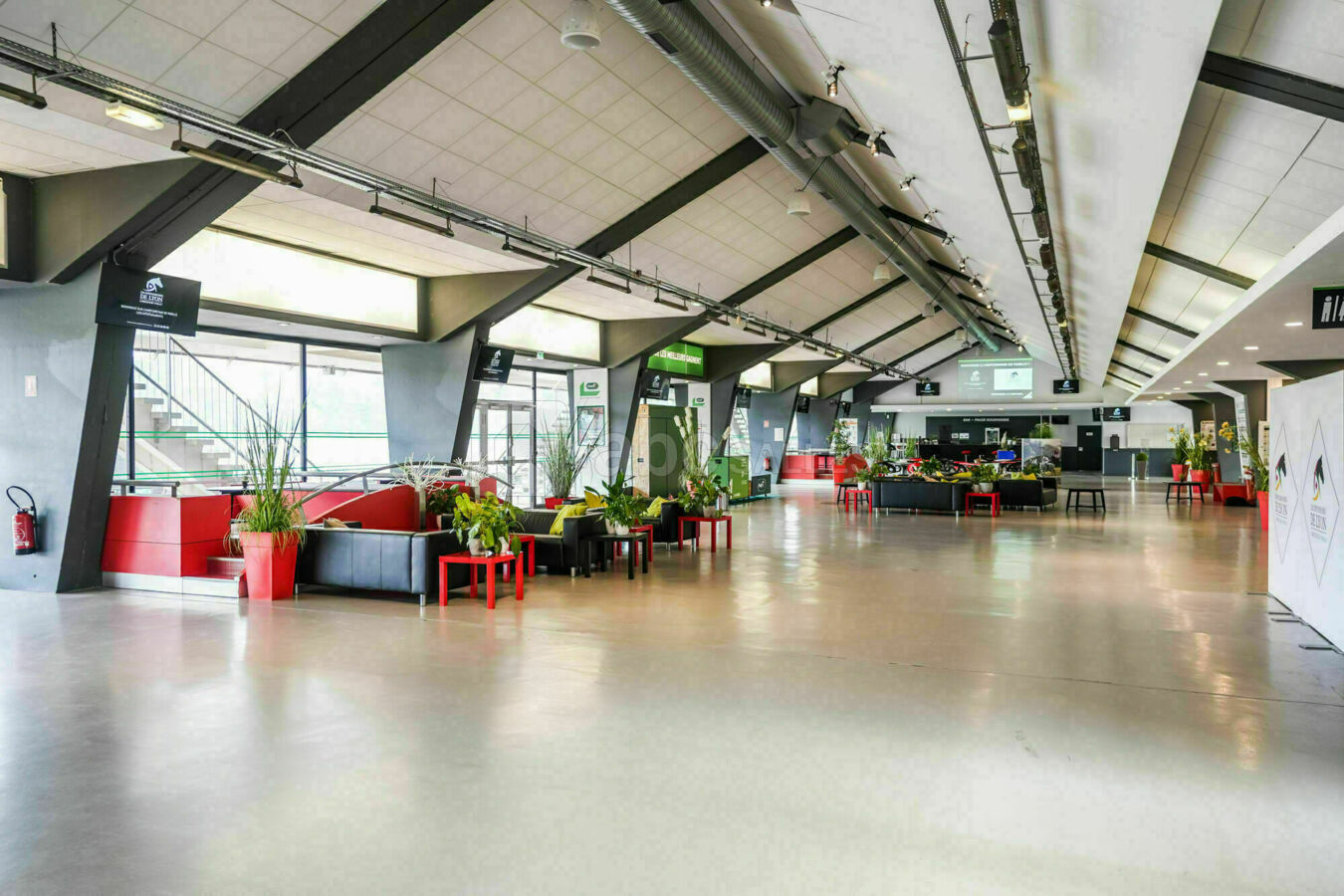 GRAND HALL HIPPODROME PARILLY