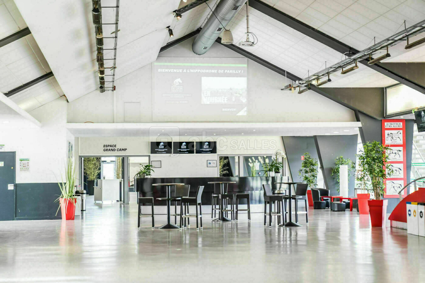 GRAND HALL HIPPODROME PARILLY