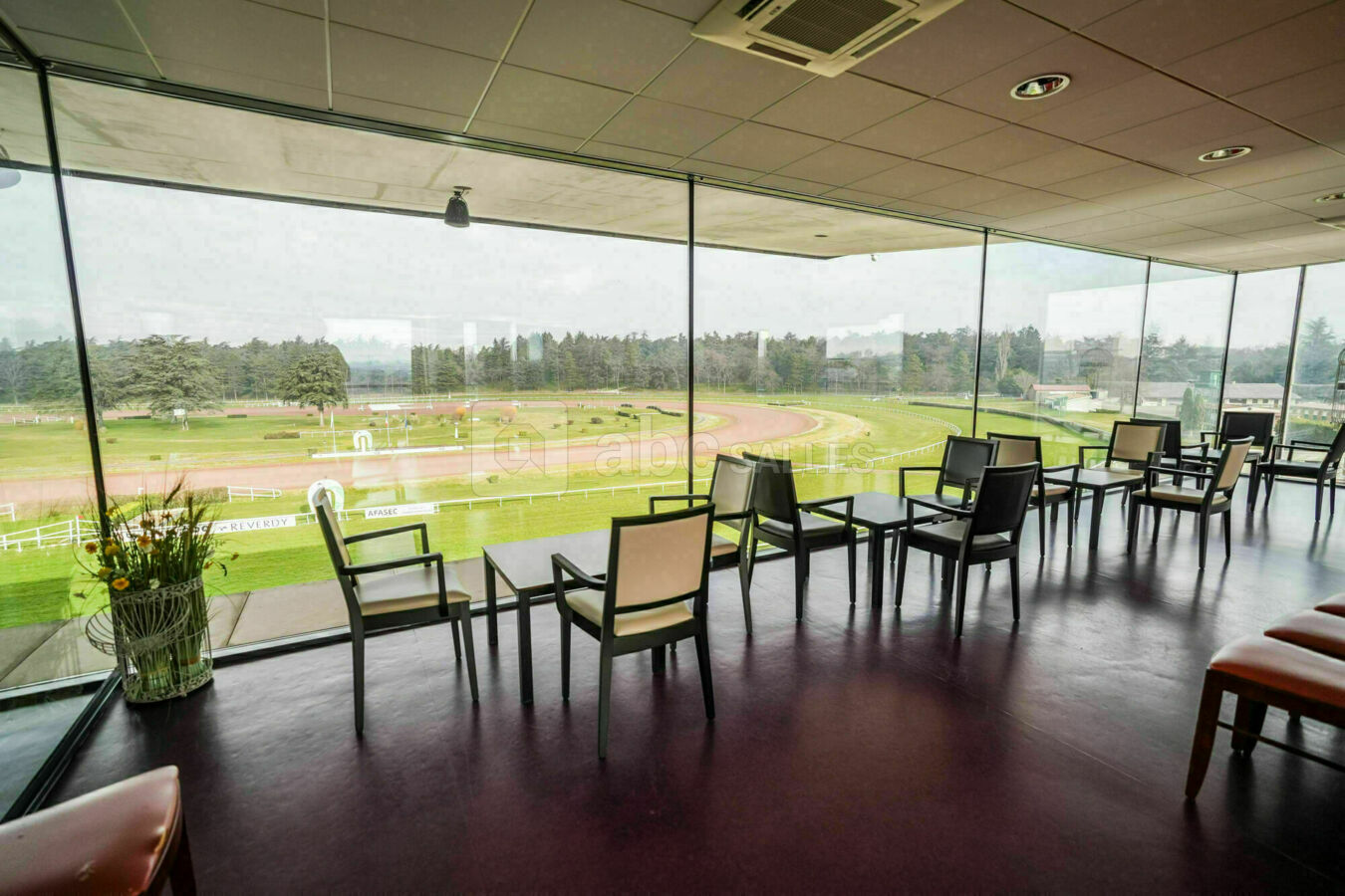 SALON DES PROPRIETAIRES HIPPODROME PARILLY