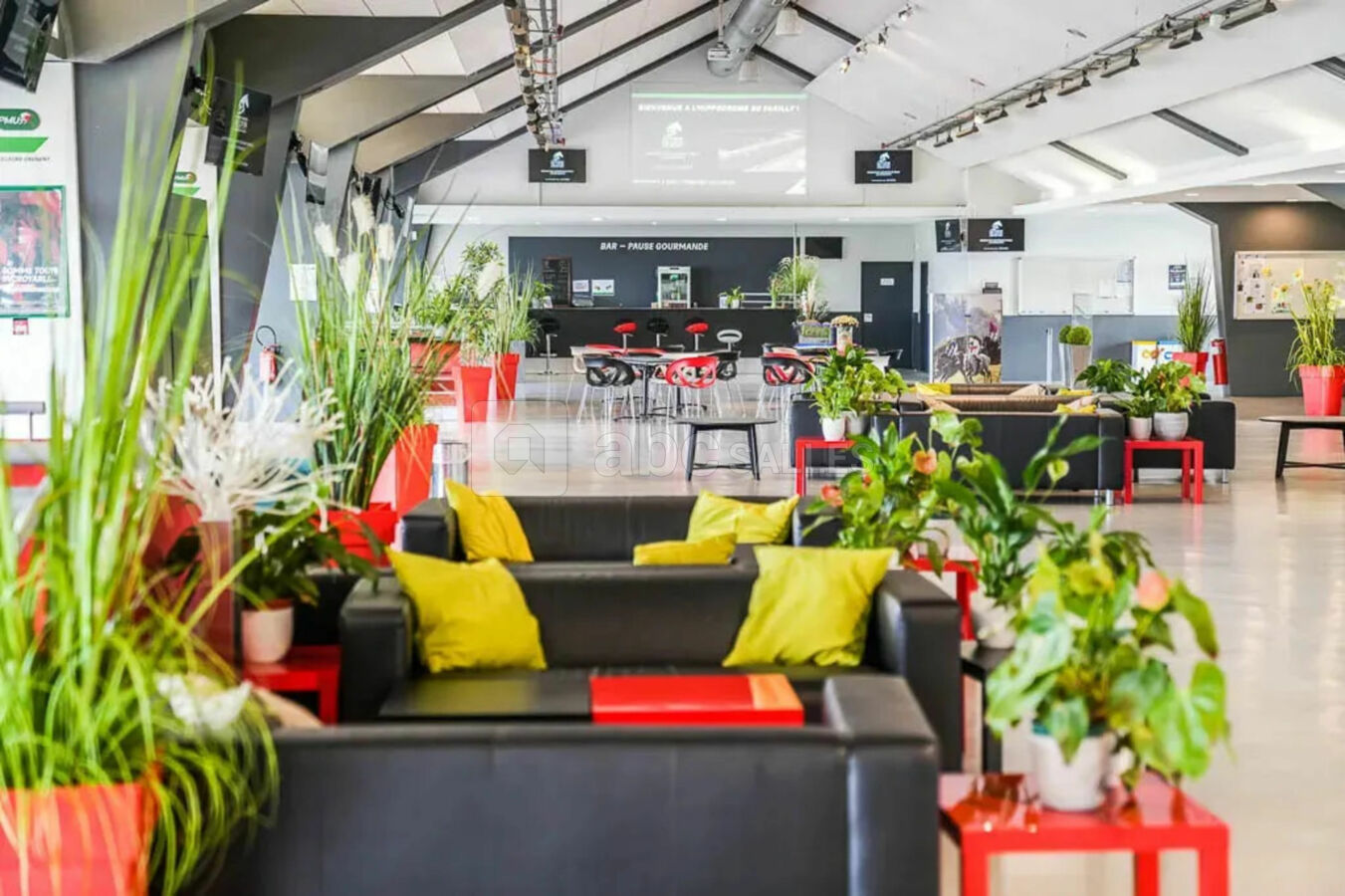 GRAND HALL HIPPODROME PARILLY