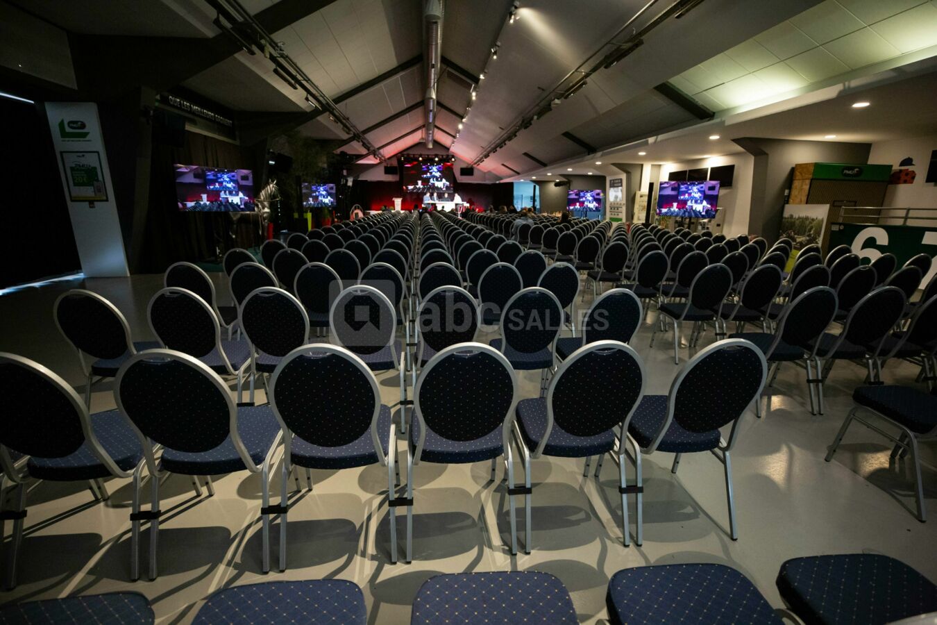 CONFERENCE DANS LE GRAND HALL