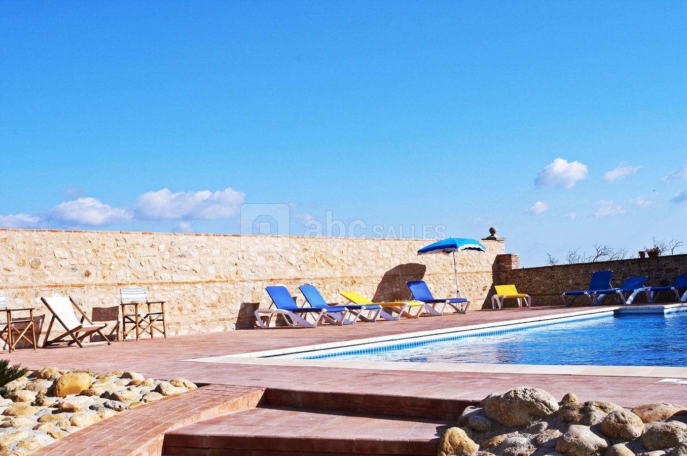 Piscine et bains de soleil